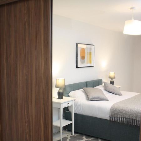 2 Bed 2 Bath Apartment & Parking - Lgw 10Min Drive Кроули Екстериор снимка