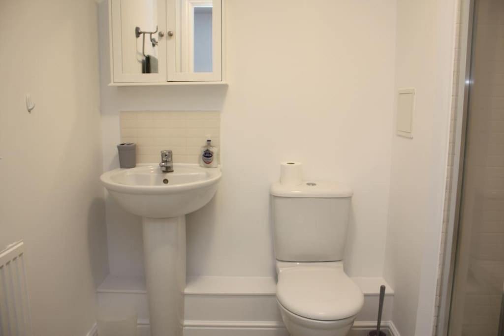 2 Bed 2 Bath Apartment & Parking - Lgw 10Min Drive Кроули Екстериор снимка