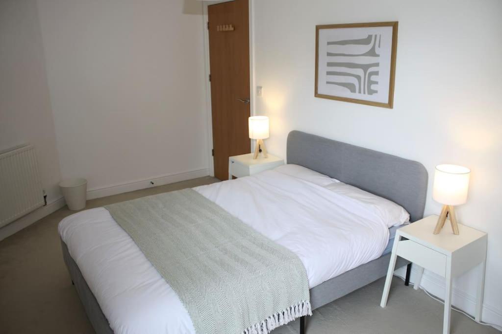 2 Bed 2 Bath Apartment & Parking - Lgw 10Min Drive Кроули Екстериор снимка
