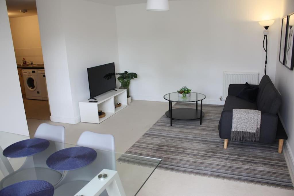 2 Bed 2 Bath Apartment & Parking - Lgw 10Min Drive Кроули Екстериор снимка